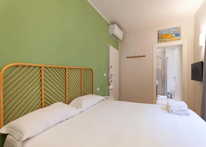 Youhosty - Ticinese 4 Apartment *